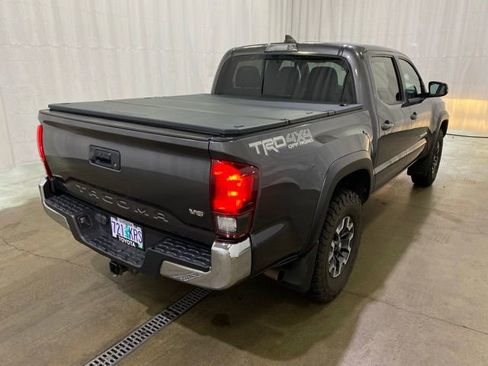Certified 2018 Toyota Tacoma TRD Off-Road image 4