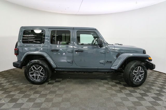 Used 2026 Jeep Wrangler Unlimited Sahara AWD/4WD image 14