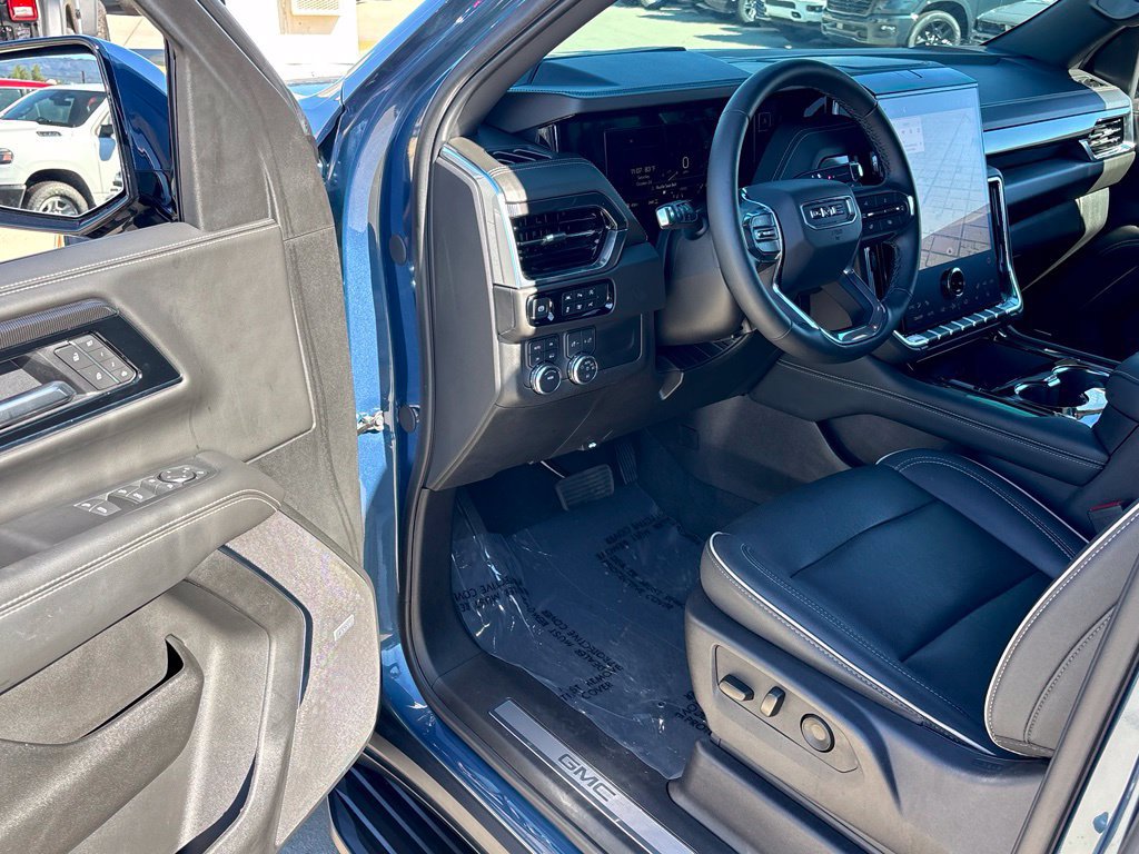 Used 2025 GMC Yukon XL Elevation w/ LPO, Elevation Black Package AWD/4WD image 8