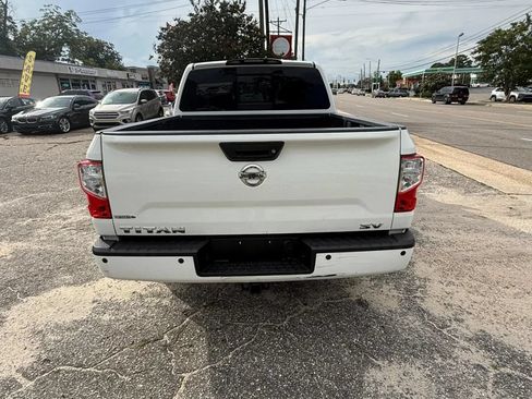 Used 2018 Nissan Titan SV w/ SV Convenience Package RWD image 6