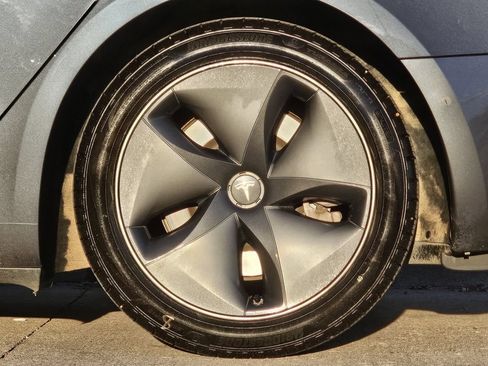 Used 2020 Tesla Model 3 Standard Range Plus RWD image 25