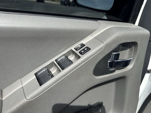 Used 2021 Nissan Frontier SV w/ Midnight Edition Floor Mats image 13