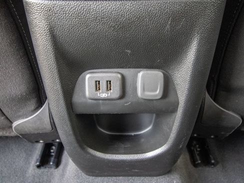 Used 2022 Chevrolet Colorado LT AWD/4WD image 36