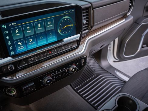 Used 2024 Chevrolet Silverado 2500 LT w/ Convenience Package image 27