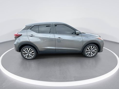 Used 2021 Nissan Kicks SV FWD image 9