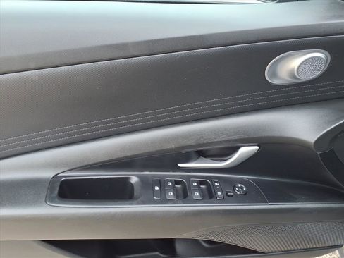 Used 2024 Hyundai Elantra SEL image 10