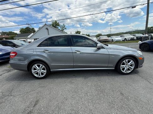 Used 2011 Mercedes-Benz E 350 BlueTEC Sedan image 6