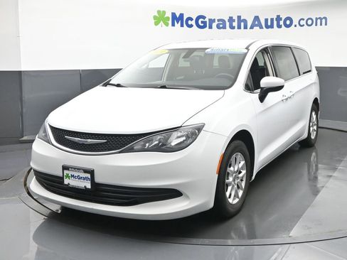 Used 2020 Chrysler Voyager LX FWD image 17