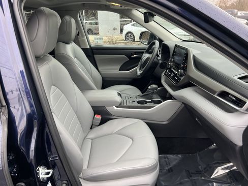 Used 2022 Toyota Highlander XLE image 27