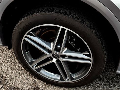 Used 2018 Audi SQ5 Premium Plus w/ Navigation Package image 38