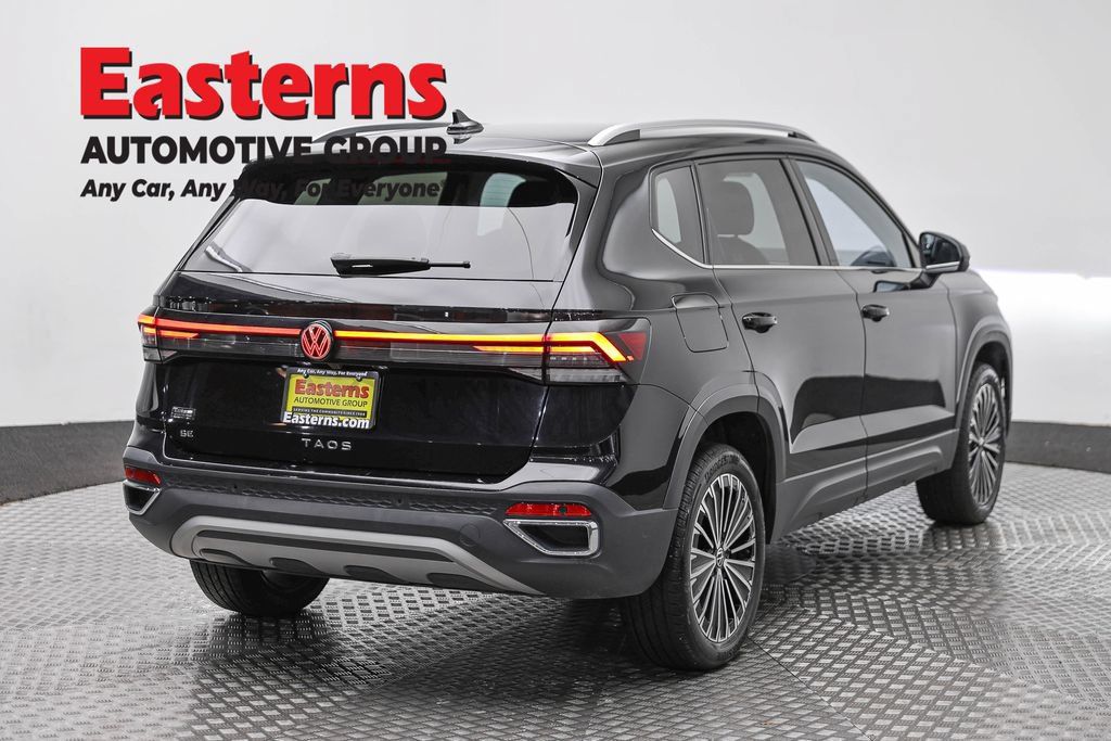 Used 2025 Volkswagen Taos SE FWD image 5