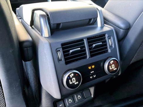 Used 2023 Land Rover Discovery S R-Dynamic image 33