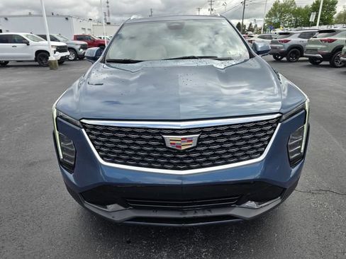 Used 2025 Cadillac XT4 Premium Luxury AWD/4WD image 2