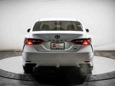 Used 2023 Toyota Camry SE image 3