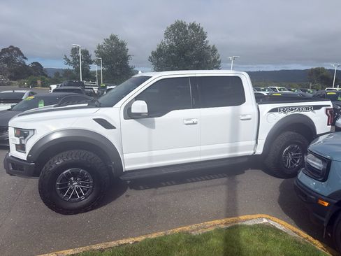 Used 2020 Ford F150 Raptor w/ Equipment Group 802A Luxury AWD/4WD image 2