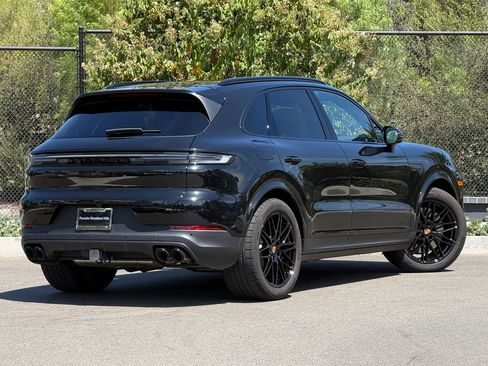 Used 2025 Porsche Cayenne S AWD/4WD image 7