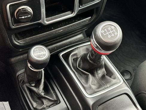 Used 2019 Jeep Wrangler Unlimited Sport AWD/4WD image 21