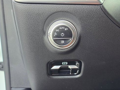 New 2026 Mercedes-Benz C 300 4MATIC Sedan image 37