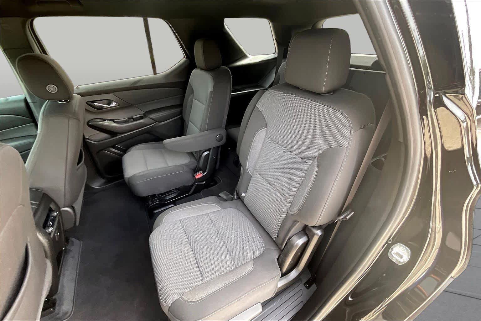 Used 2022 Chevrolet Traverse LT FWD image 19