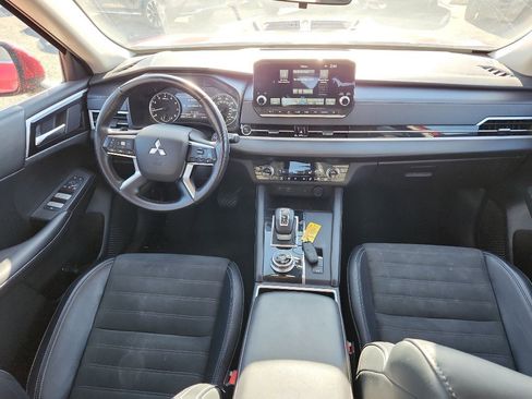 Used 2024 Mitsubishi Outlander SE image 12