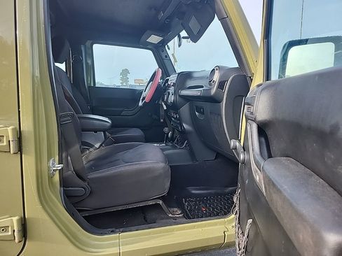 Used 2013 Jeep Wrangler Unlimited Sport image 12