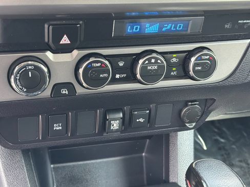 Used 2022 Toyota Tacoma SR5 AWD/4WD image 27