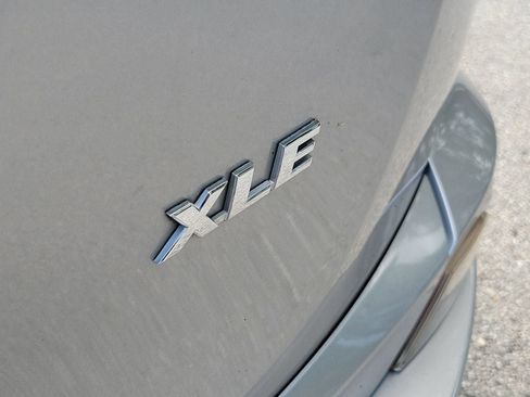 Used 2018 Toyota RAV4 XLE FWD image 7