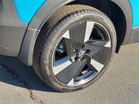 New 2025 Nissan Kicks SR image 3