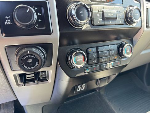 Certified 2019 Ford F150 Lariat AWD/4WD image 33