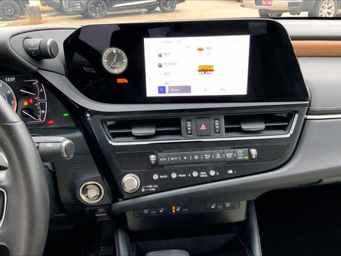 Used 2024 Lexus ES 350 w/ Premium Package image 6