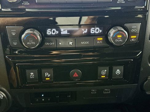 Used 2023 Nissan Titan PRO-4X w/ Pro-4x Convenience Package AWD/4WD image 18