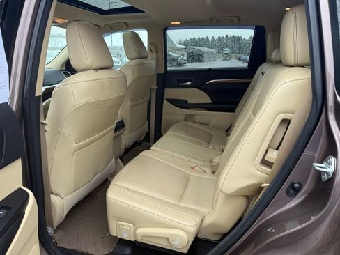 Used 2017 Toyota Highlander Limited AWD/4WD image 11
