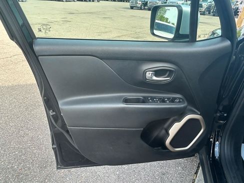 Used 2015 Jeep Renegade Limited AWD/4WD image 14