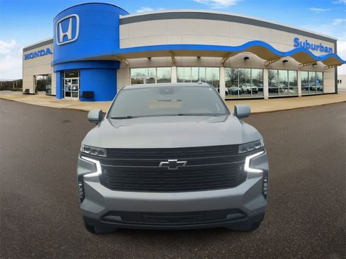 Used 2023 Chevrolet Suburban RST image 3