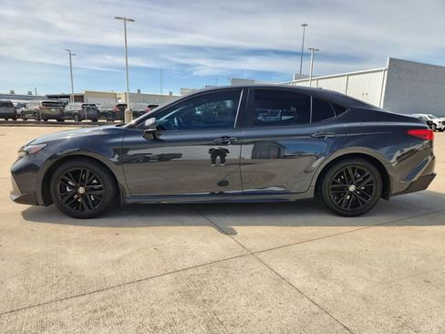 Used 2025 Toyota Camry SE w/ Convenience Package FWD image 4