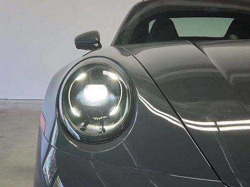 Used 2025 Porsche 911 Carrera RWD image 9