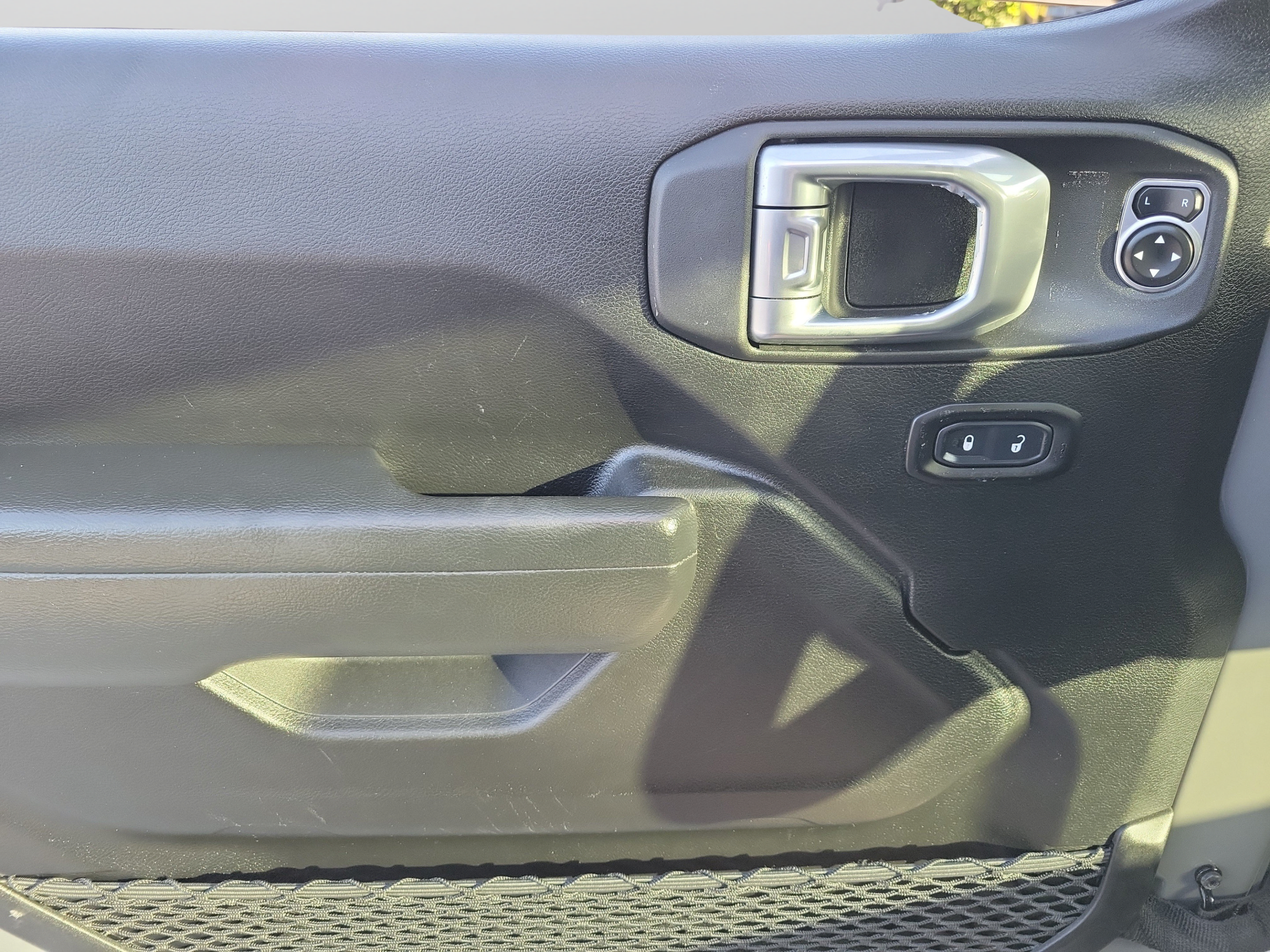 Used 2022 Jeep Gladiator Sport AWD/4WD image 16
