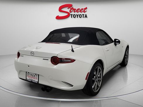 Used 2023 MAZDA MX-5 Miata Grand Touring RWD image 4
