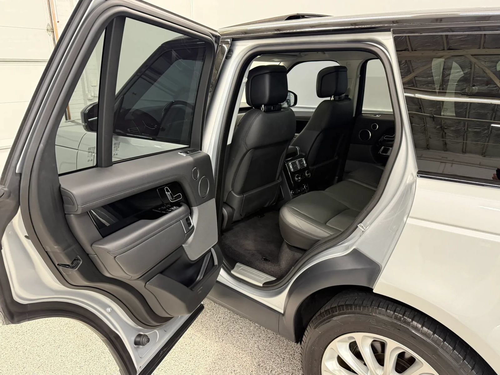 Used 2019 Land Rover Range Rover HSE AWD/4WD image 32