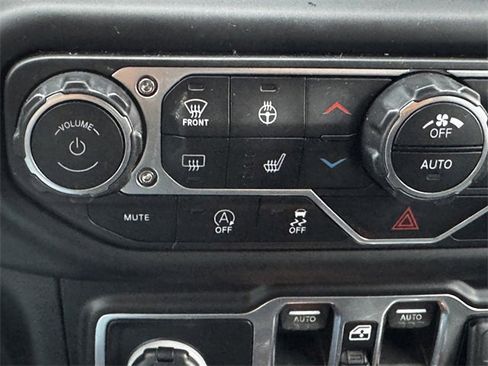 Certified 2018 Jeep Wrangler Unlimited Sport S image 36