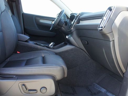Certified 2025 Volvo XC40 B5 Plus image 33