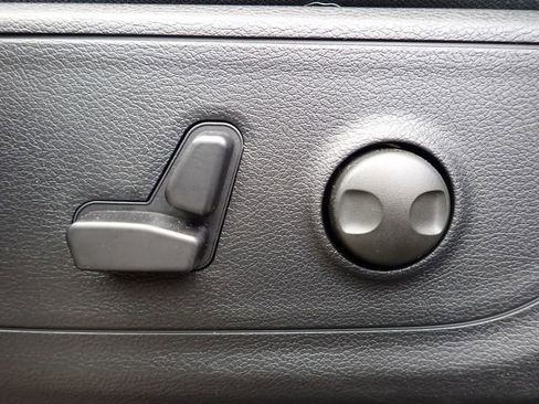 New 2026 RAM 1500 4x4 Crew Cab image 17