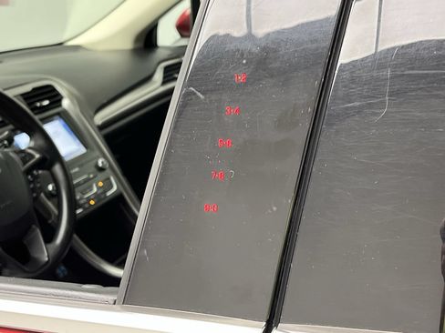 Used 2019 Ford Fusion SE FWD image 7