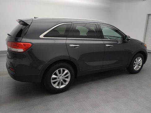 Used 2017 Kia Sorento LX image 10