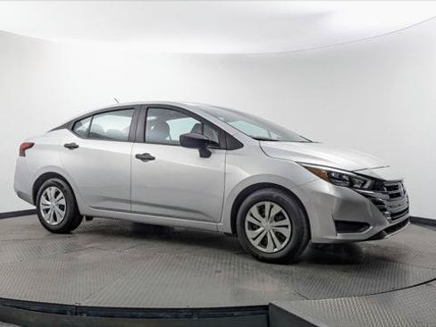 Used 2025 Nissan Versa S FWD image 11