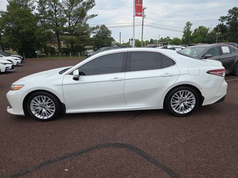 Certified 2019 Toyota Camry XLE w/ Navigation Package FWD image 4