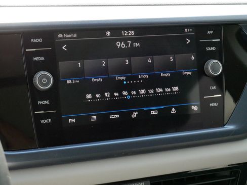 Certified 2023 Volkswagen Taos SE w/ Panoramic Sunroof Package AWD/4WD image 22