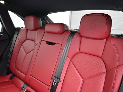 Certified 2024 Porsche Macan S image 6