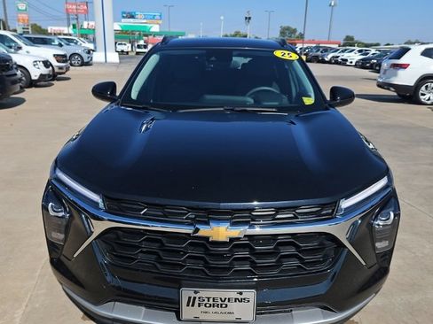Used 2025 Chevrolet Trax LT FWD image 14