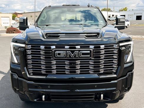Used 2025 GMC Sierra 3500 Denali Ultimate image 17